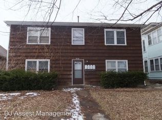 934 19th St APT 3, Rock Island, IL 61201