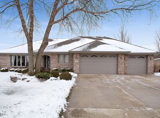 12851 W Beaver Lake Dr, Homer Glen, IL 60491