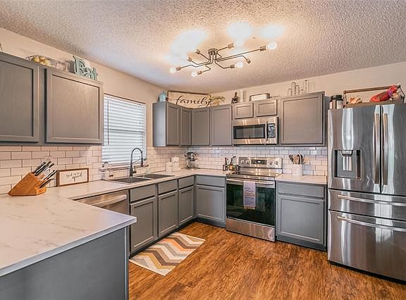 3rd image of 1209 Coral Reef Ln