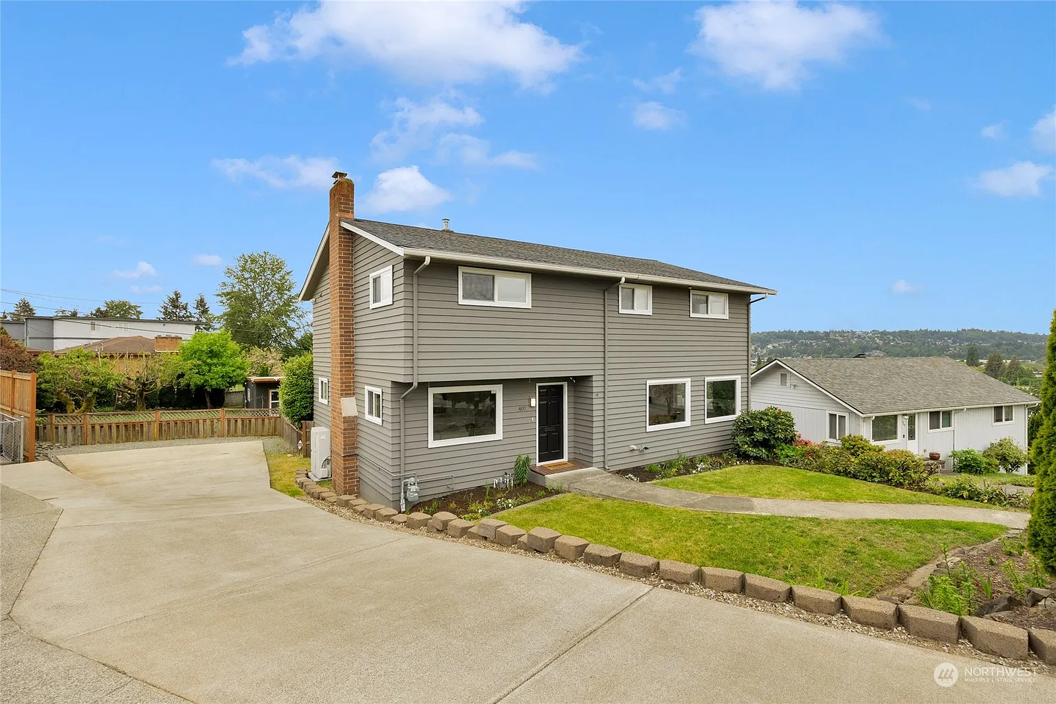 407 Grandey Way NE photo 1