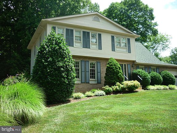3rd image of 4905 Asquith Ct