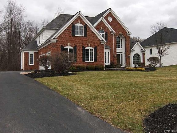 2nd image of 20 Fairpoint Dr