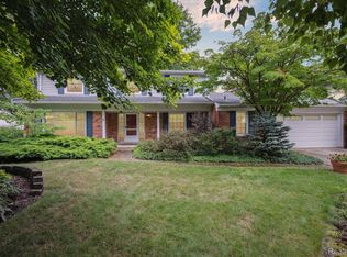 29860 Club House Ln, Farmington Hills, MI 48334