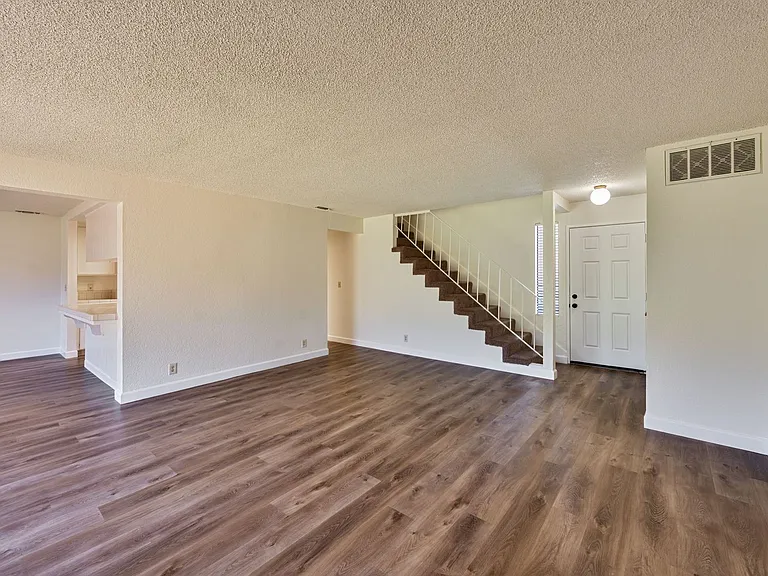 1171 Meadow Gate Dr — Photo 3