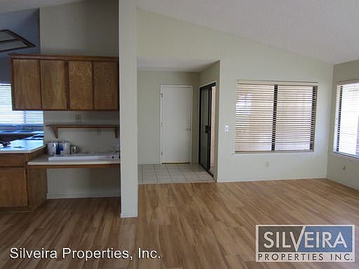 4th image of 2221 N Almond Ln
