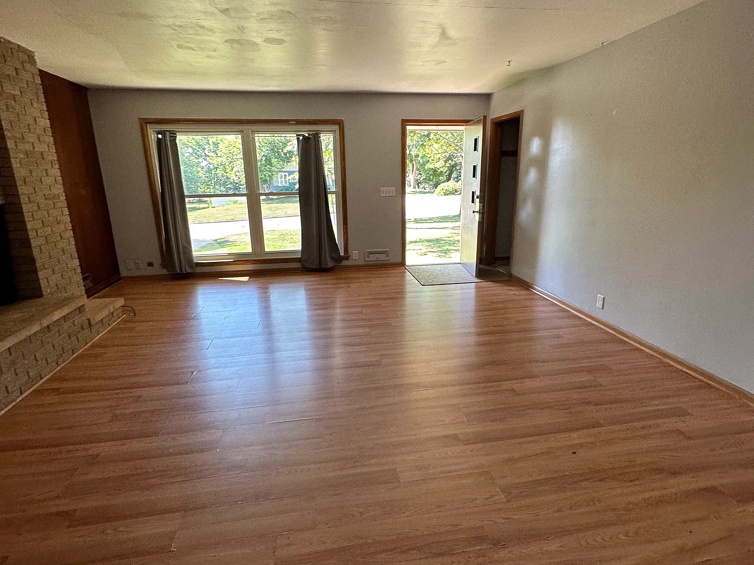 5 bed, 1.5 bath, 2000 sqft, $2,200 — Photo 3
