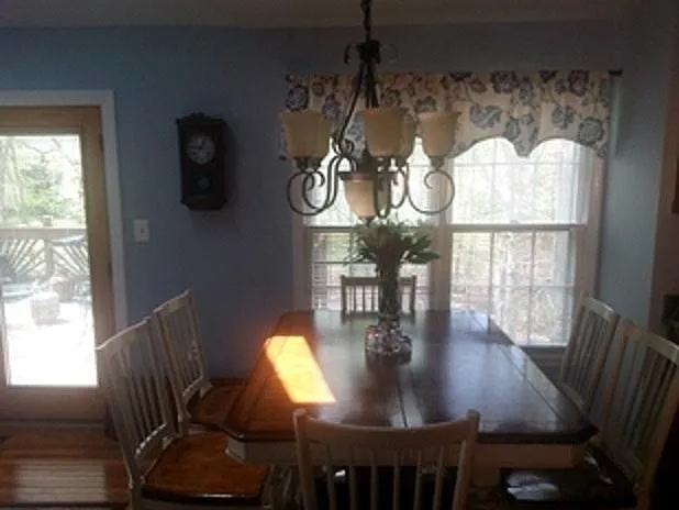 Kitchen Dining Area