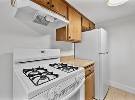 16731 Sherman Way, Van Nuys, CA
