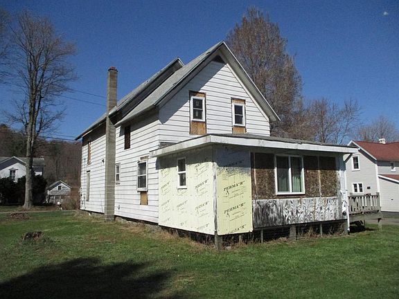 4th image of 61 Lewis St