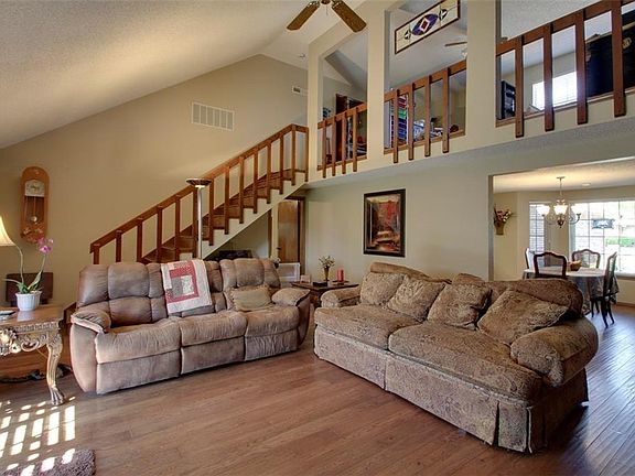 3rd image of 10100 Glascow Dr