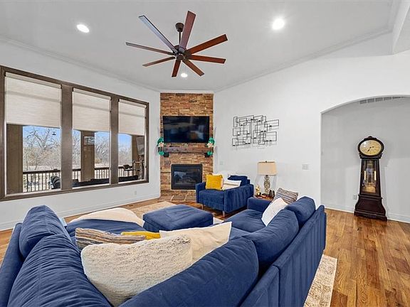 4th image of 6215 Roberts St