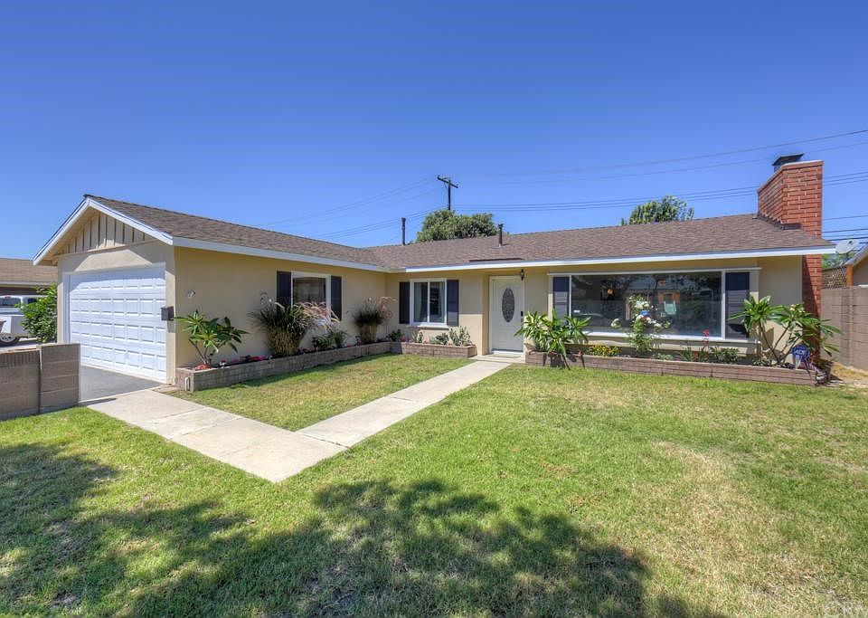 1st image of 12141 Emerald St