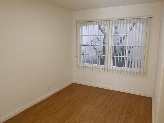 3rd image of 843 Bay St APT 9