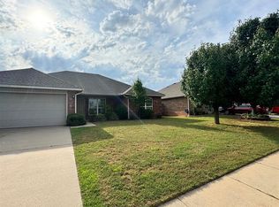 621 McConnell Dr, Yukon, OK 73099