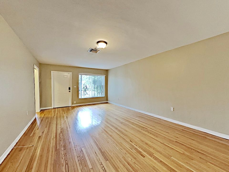 1st image of 301 Viscaya Ave