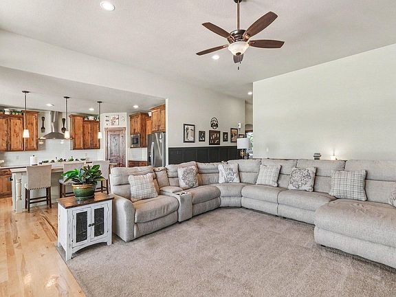 5th image of 573 Vermilion Peak Dr