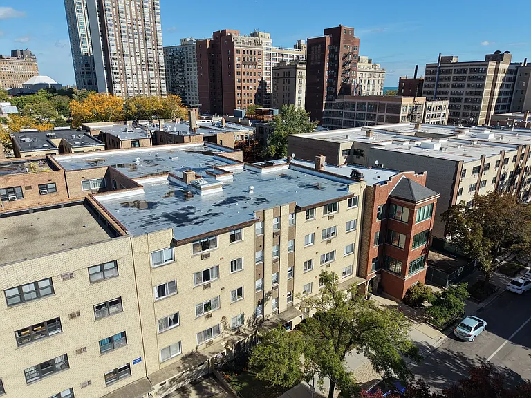 525 W Aldine Ave #304 — Photo 7