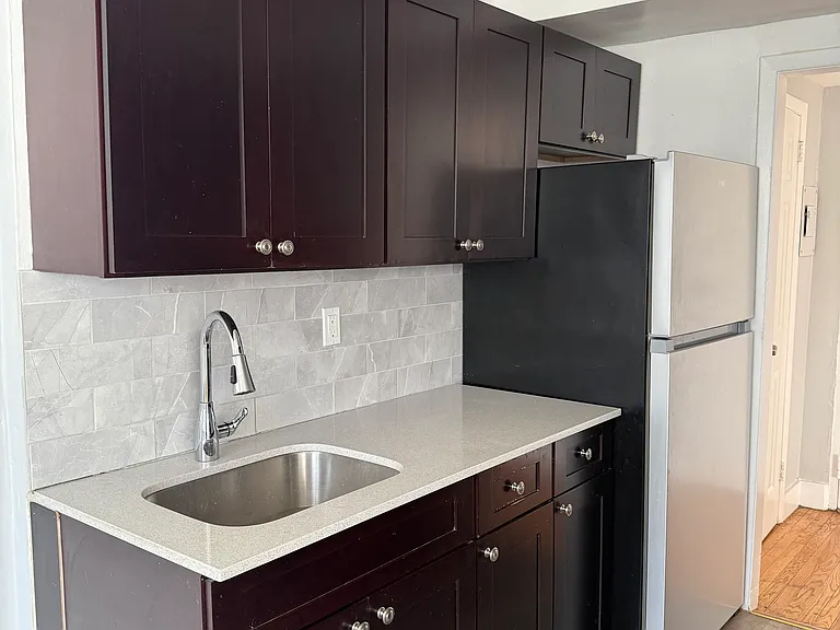 516 S Cherry St — Photo 2