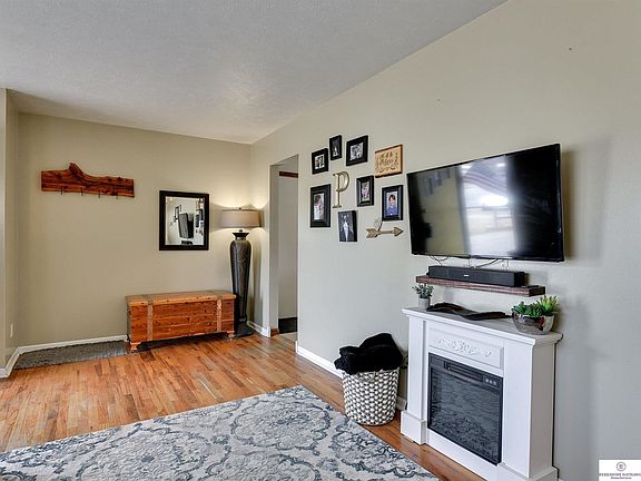 5th image of 3524 S 130th St