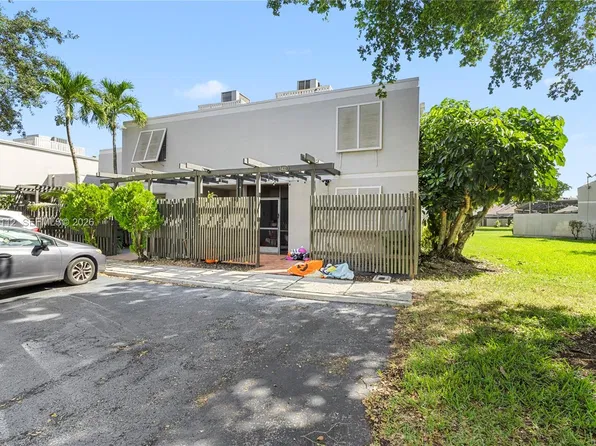 1431 NW 112th Ter, Pembroke Pines, FL 33026