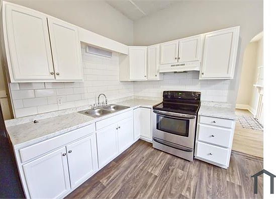 3rd image of 3019 Bank St Unit 1