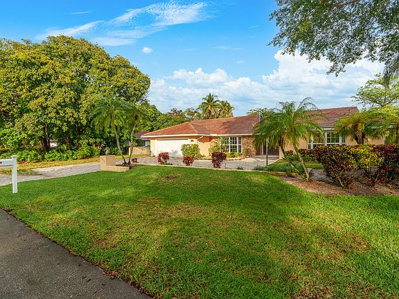 5th image of 1012 E Cypress Drive
