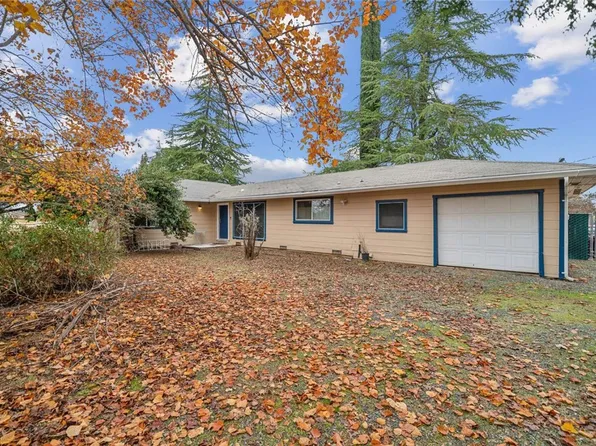 2862 Hill Rd E, Lakeport, CA 95453