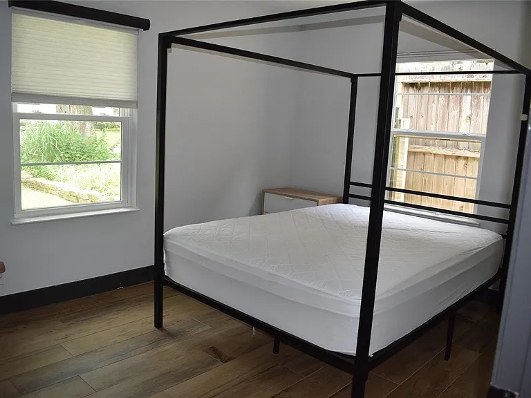 4521 Maple St — Photo 10