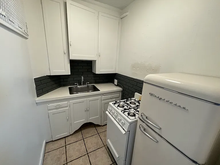 1142 N Washington St #4 — Photo 6
