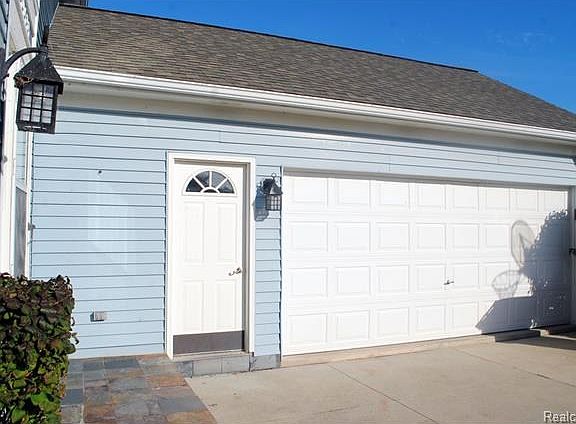 2nd image of 39533 Lakeshore Dr