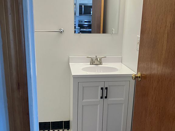 3rd image of 626 33rd St