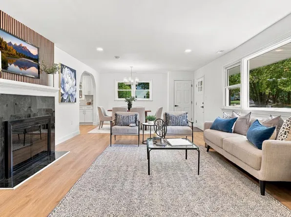 38 Christopher Mill Rd, Medford, NJ 08055