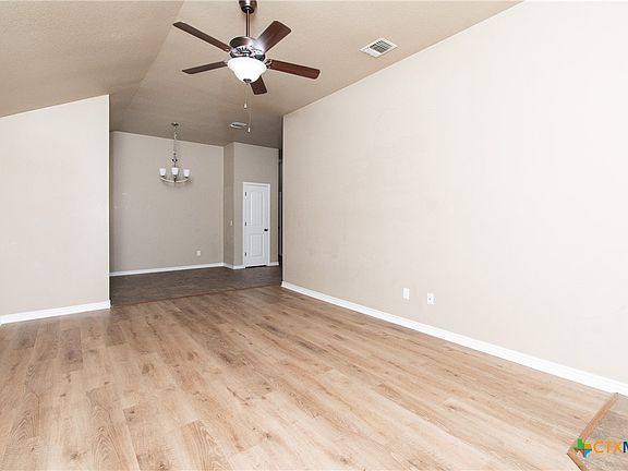 4th image of 607 Sladecek Dr