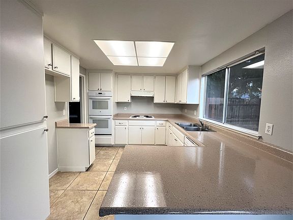 4th image of 8956 Castle Park Dr