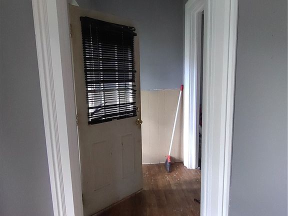 4th image of 54 Hoffman St