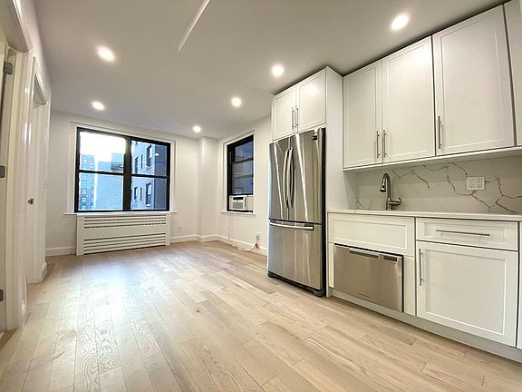 5th image of 160 E 48th St APT 11l