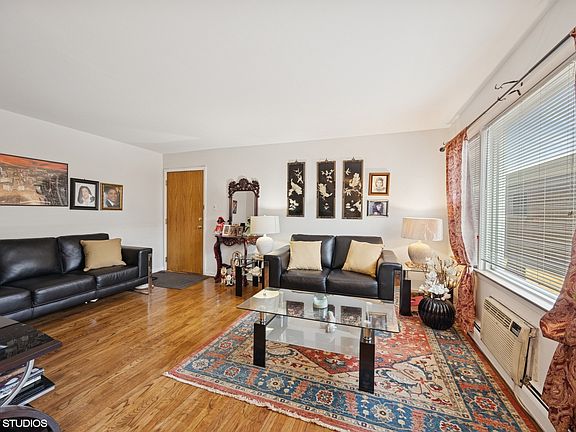 5th image of 205 Circle Ave APT 2B