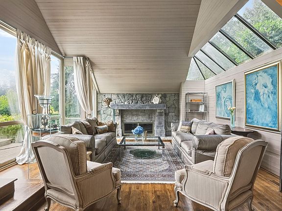 5th image of 460 Southborough Dr