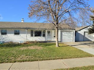 1430 Dick Dr, Aberdeen, SD 57401