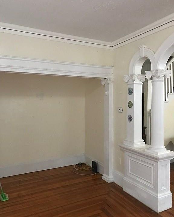 2nd image of 52 Beech St Unit 1