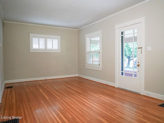 4th image of 208 Oxford Pl