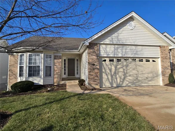 64 N Trumbull Cir #45A, Saint Charles, MO 63301
