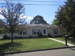 315 Oak Ln, Absecon, NJ 08201