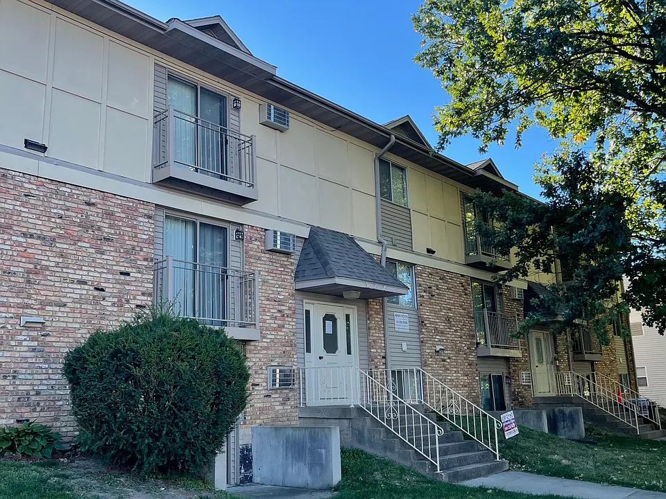 528 S Van Buren St #12