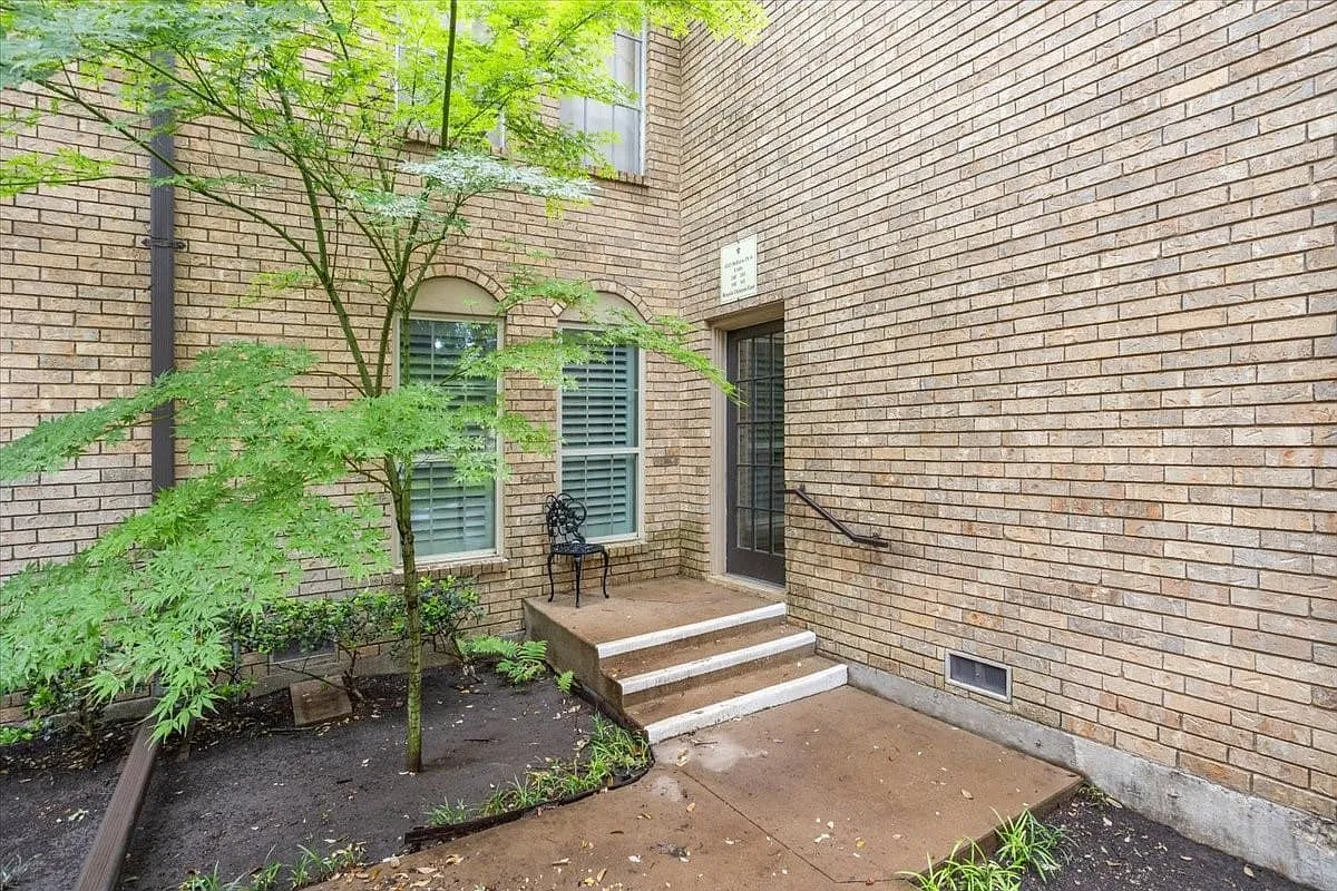 Building Photo - 4312 Bellaire Dr S #141
