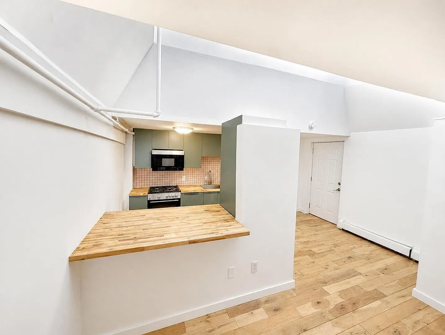 725 Warren Street — Photo 2