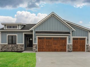 1010 Daybreak Dr, Waukee, IA 50263
