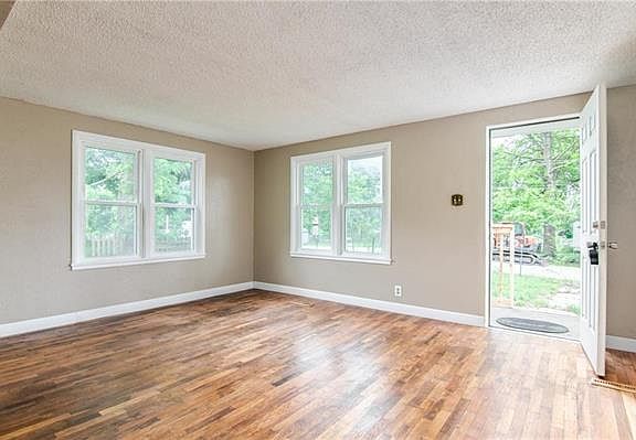 4th image of 5600 Farrow Ave