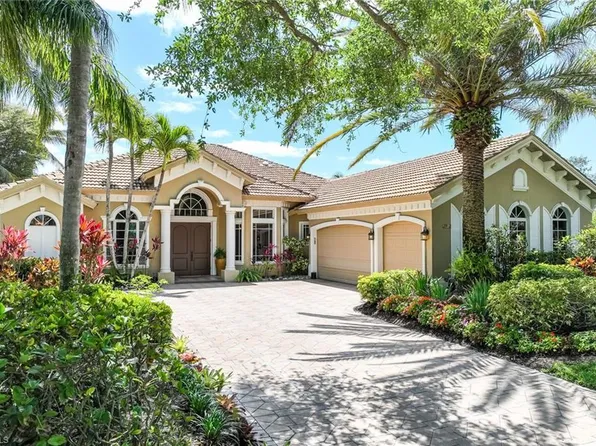 2952 Gardens BLVD, NAPLES, FL 34105