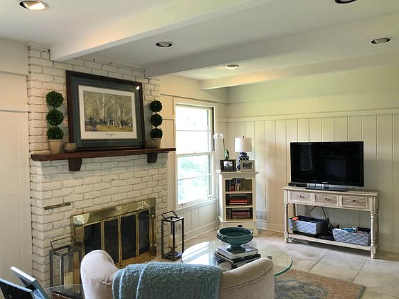 Keeping room open to kitchen